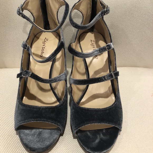 Women shoes, velvet - Picture 2 of 4